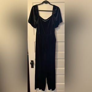 Old navy velvet jumpsuit size XL Tall (hemmed to fit 5’9)
